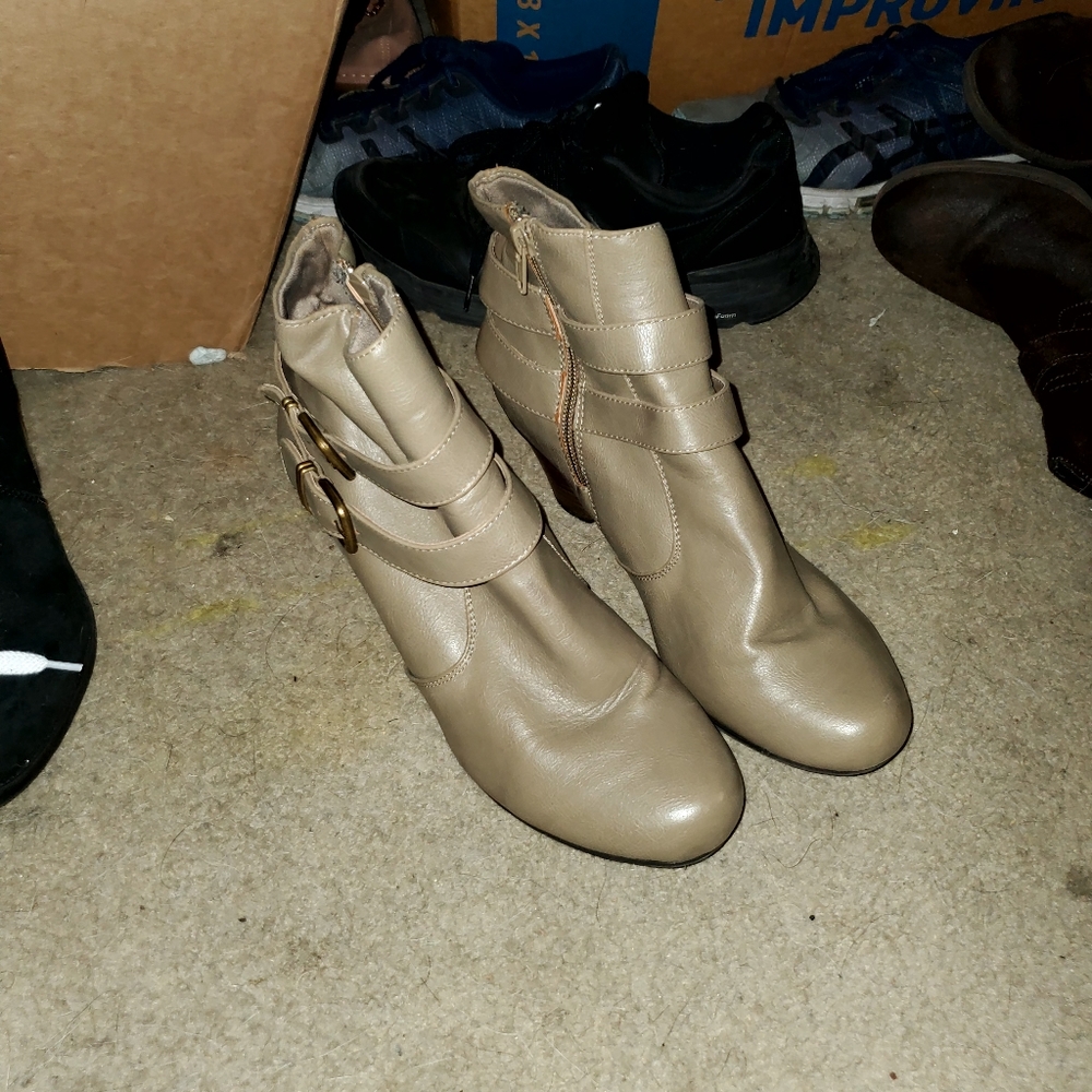 Heel bootie